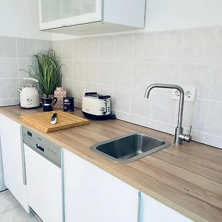 - Kueche, Badewanne, Regendusche, Netflix Apartment *