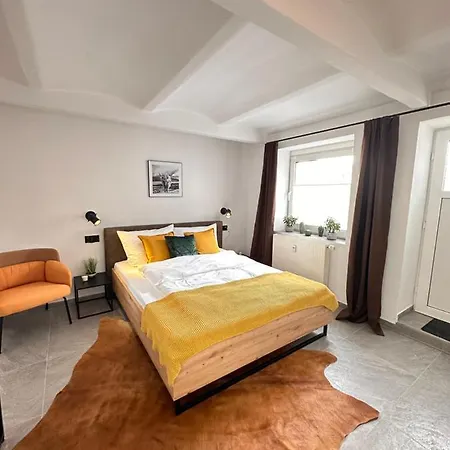 - Kueche, Badewanne, Regendusche, Netflix * Auhagen
