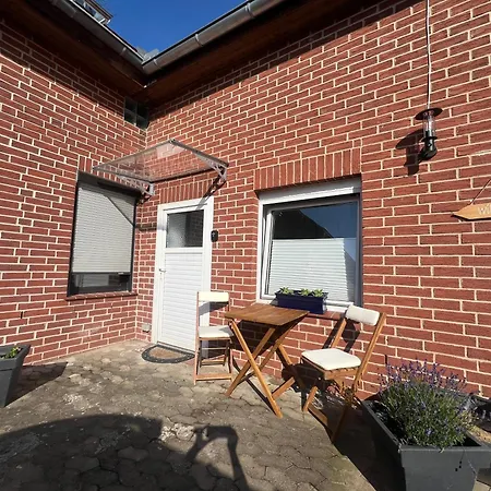 - Kueche, Badewanne, Regendusche, Netflix Apartment Auhagen