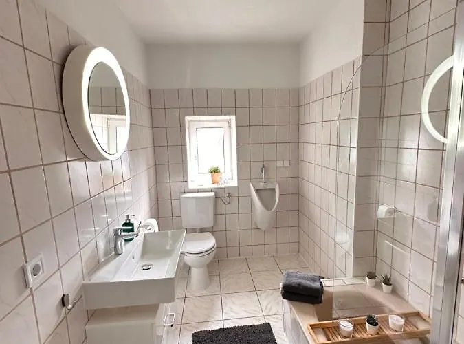 شقة - Kueche, Badewanne, Regendusche, Netflix Auhagen